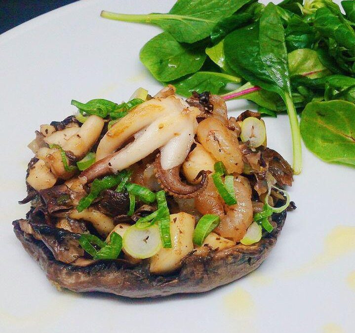 Champiñones Portobello con sepia y gambas