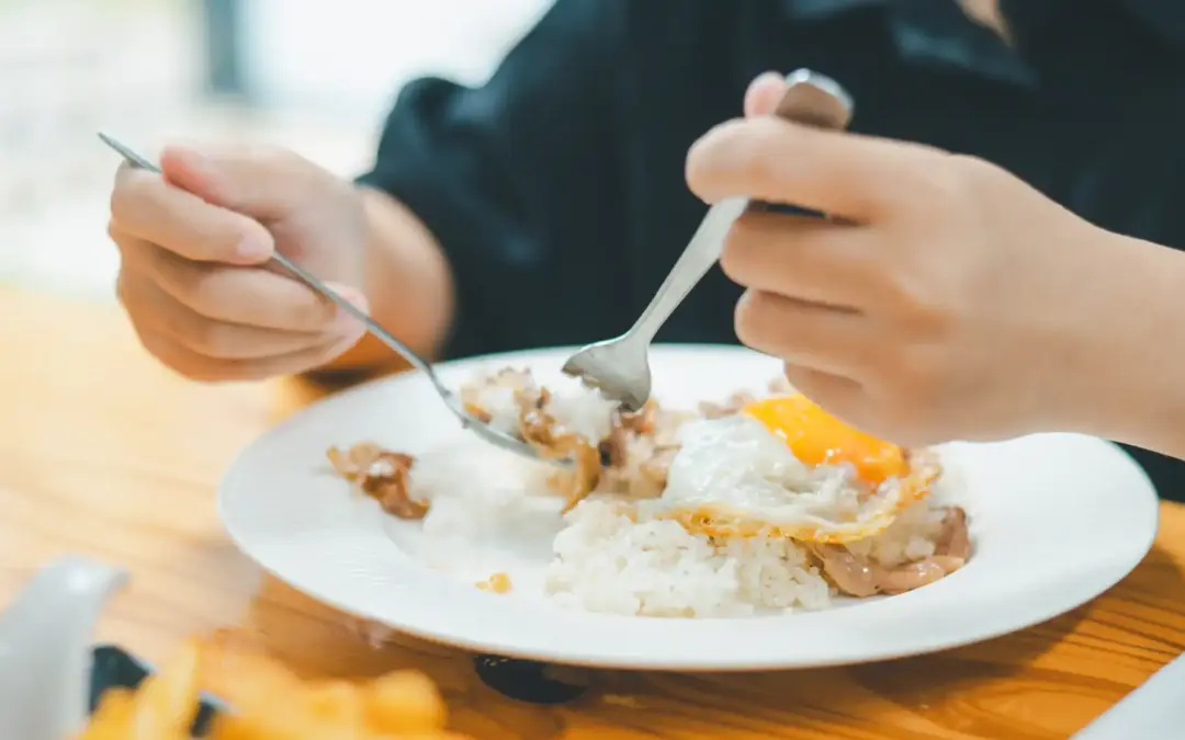 Cómo aprender a comer despacio para sentir saciedad